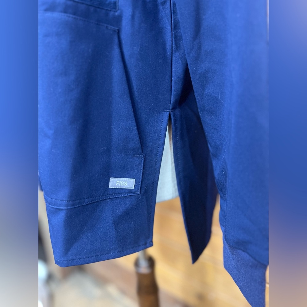 FIGS Matching Set Bellery Scrub Jacket + Kade Pants Set — Navy — Women’s Small - Picture 8 of 16